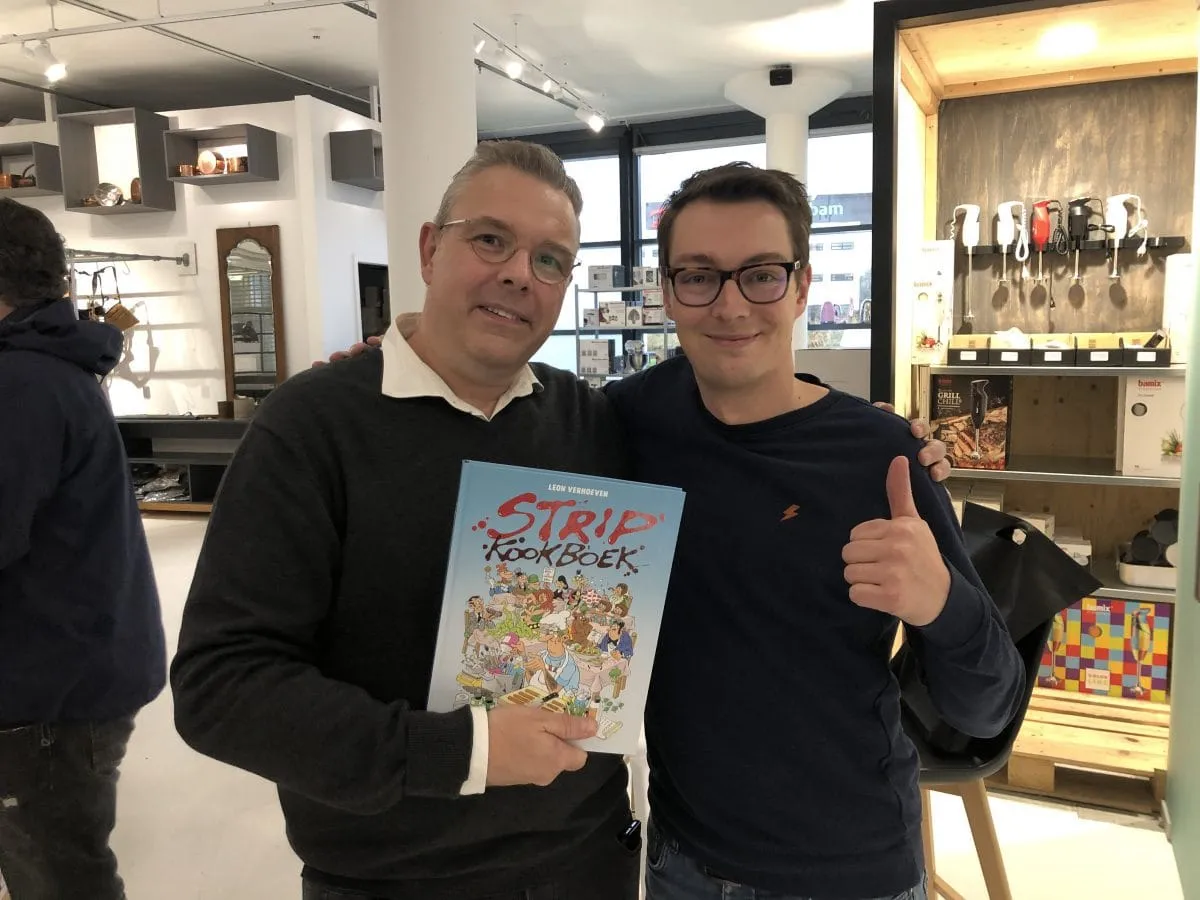 Leon Verhoeven en Striplezer met het Stripkookboek